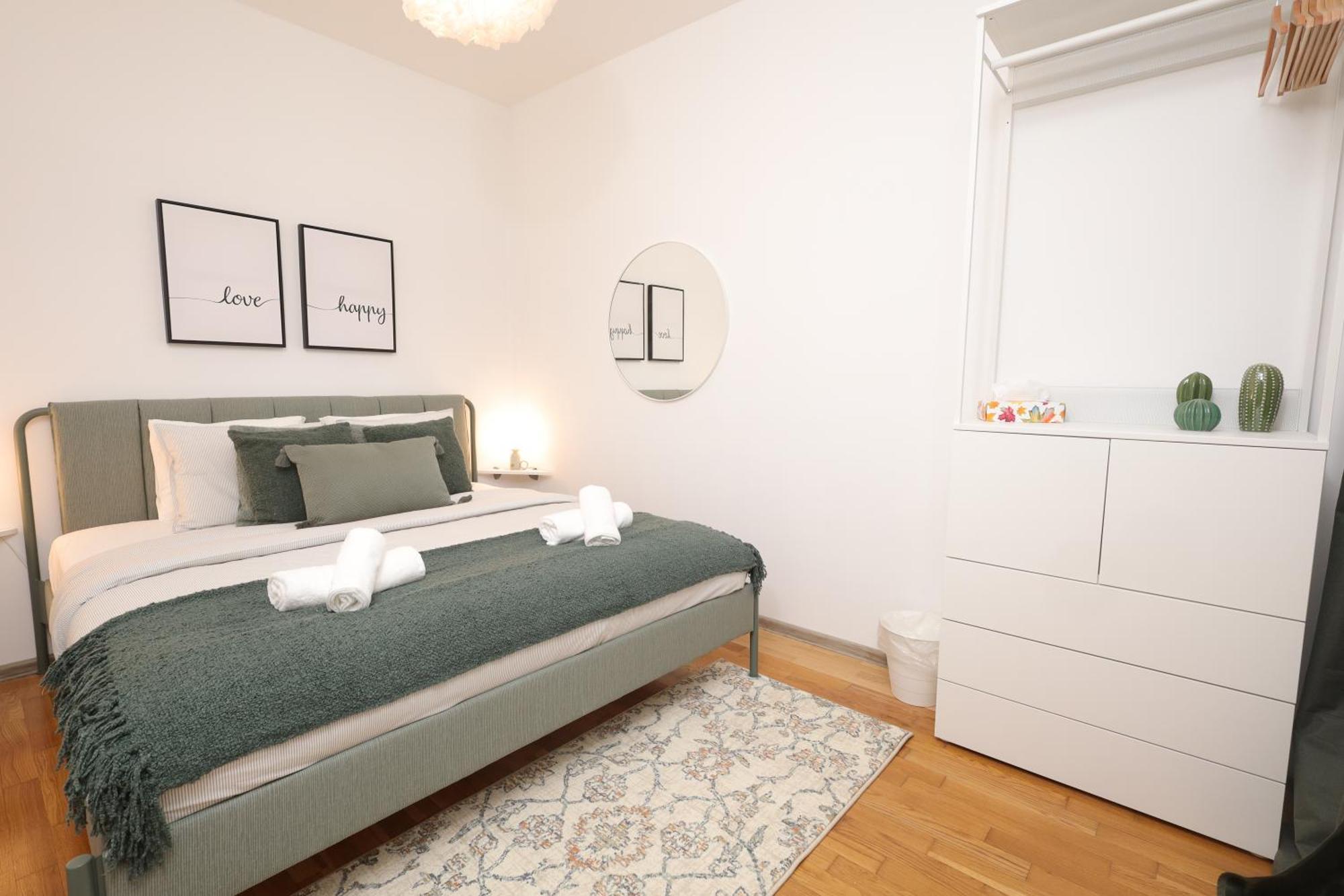 Emerald With Patio Apartament